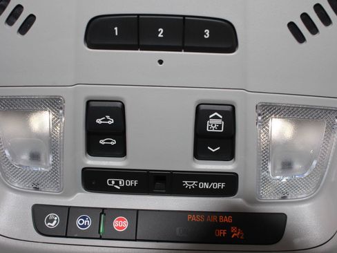 Used 2024 Chevrolet Equinox Premier AWD/4WD image 12