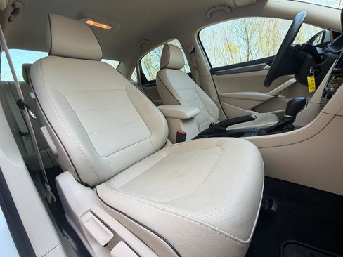 Used 2018 Volkswagen Passat 2.0T S image 40