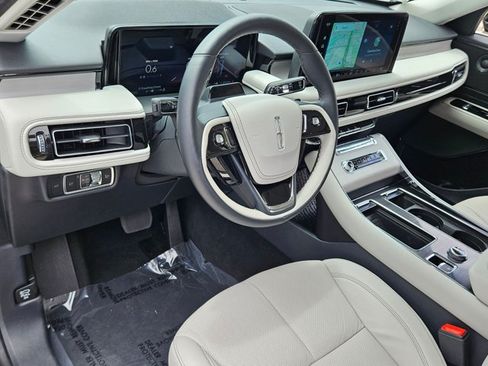 Used 2025 Lincoln Aviator Reserve AWD/4WD image 10