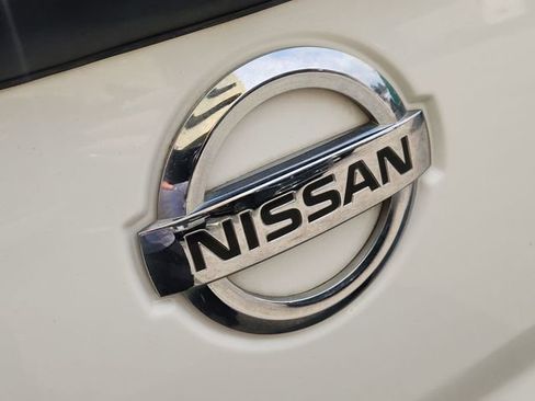 Used 2018 Nissan Titan SV w/ SV Convenience Package image 30