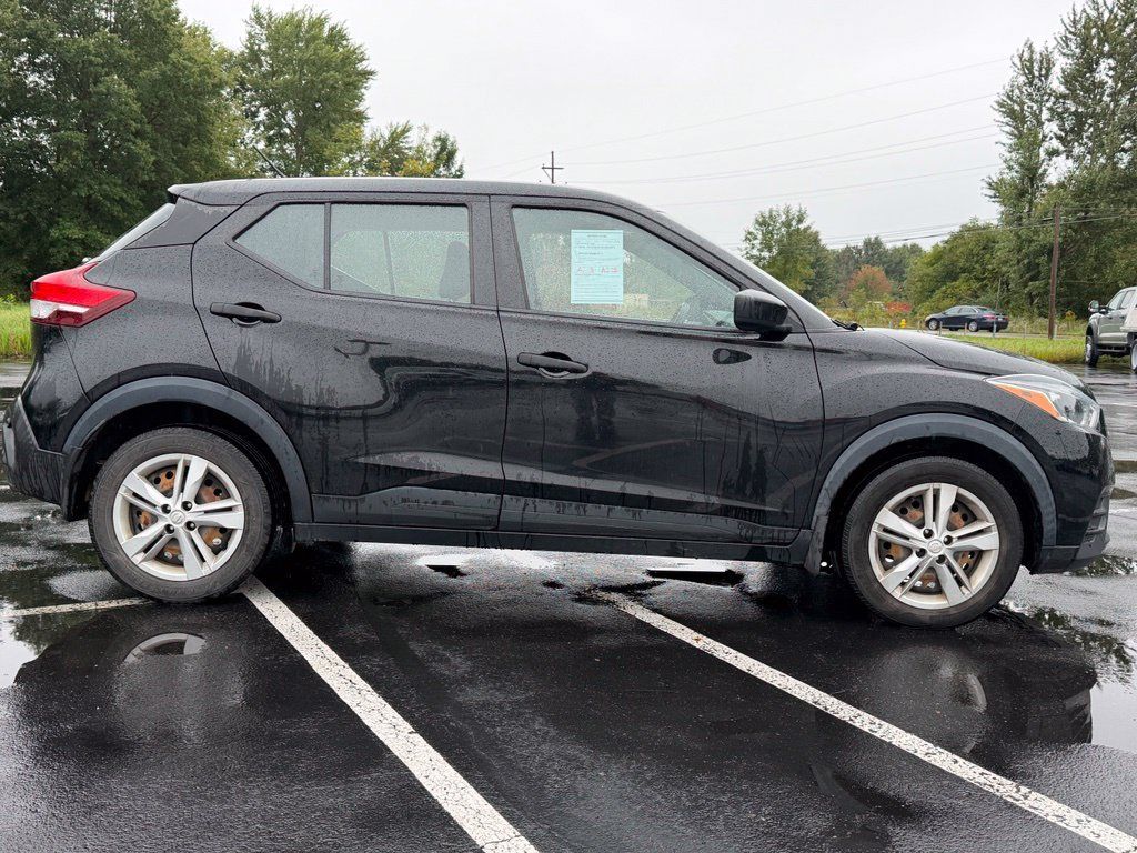 Used 2020 Nissan Kicks S FWD image 4