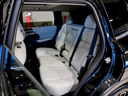 Used 2025 Mitsubishi Outlander AWD image 20