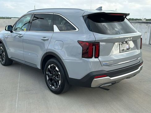 Used 2024 Kia Sorento S FWD image 10