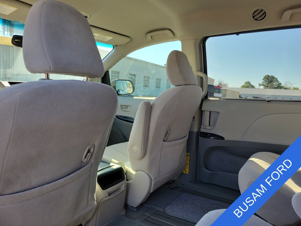 Used 2014 Toyota Sienna LE FWD image 13