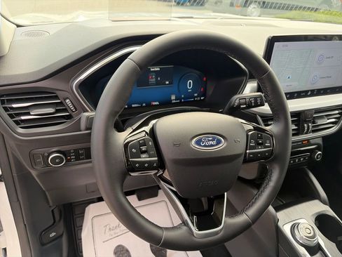 Used 2024 Ford Escape Platinum w/ Premium Technology Package image 24
