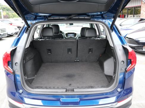 Used 2023 GMC Terrain SLT image 36