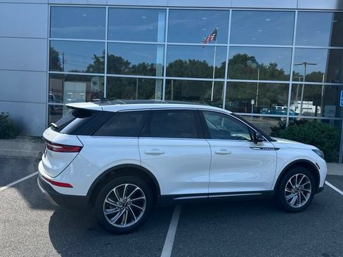 Used 2023 Lincoln Corsair AWD w/ Equipment Group 101A image 4