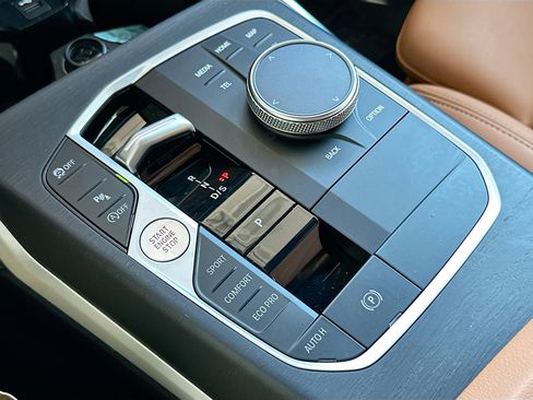 Used 2024 BMW 330i Sedan w/ Premium Package image 17