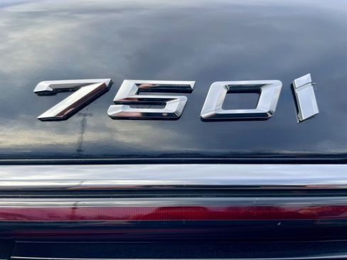 Used 2022 BMW 750i xDrive w/ Luxury Rear Seating Package image 34