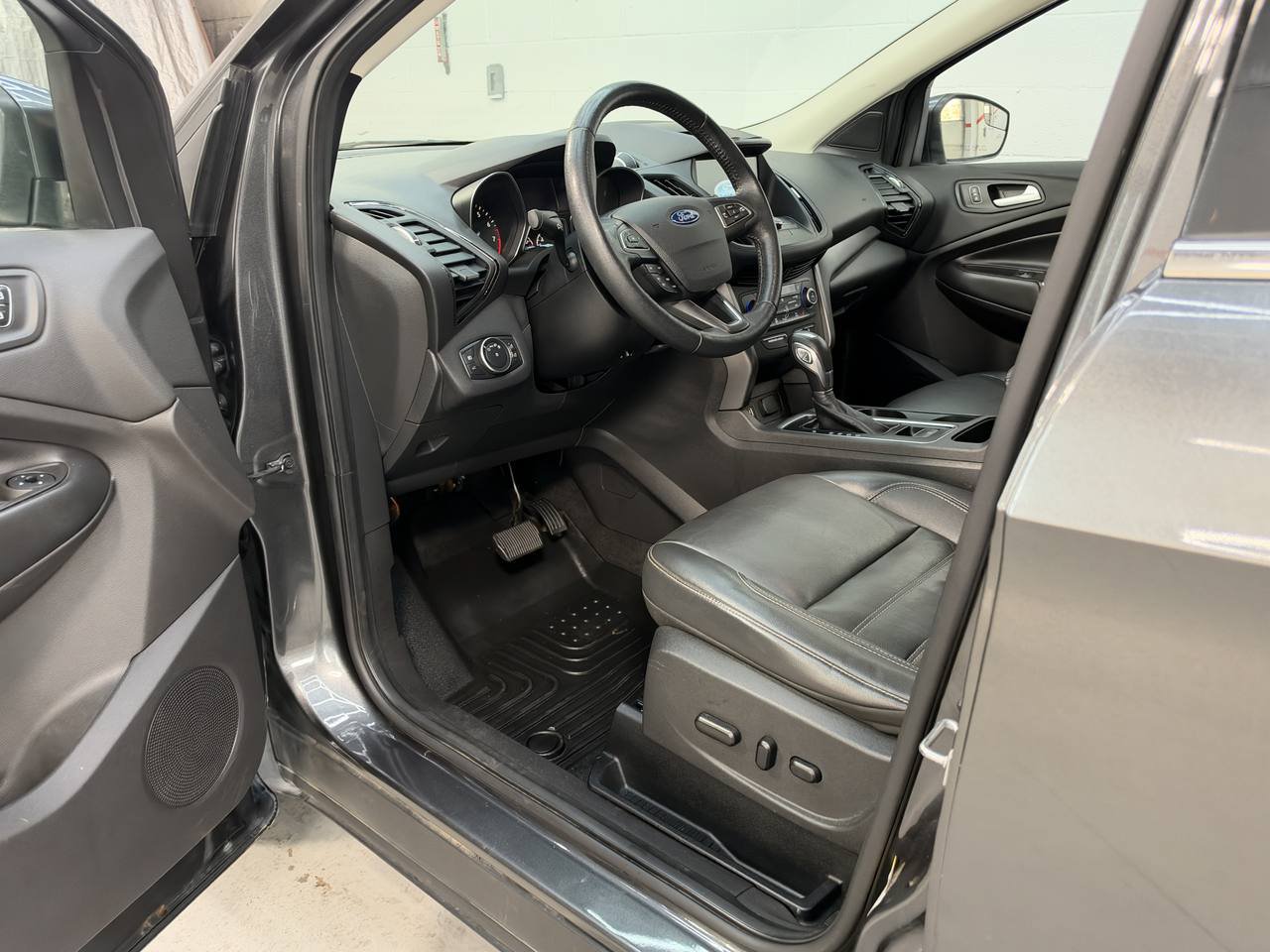 Used 2018 Ford Escape SEL AWD/4WD image 19