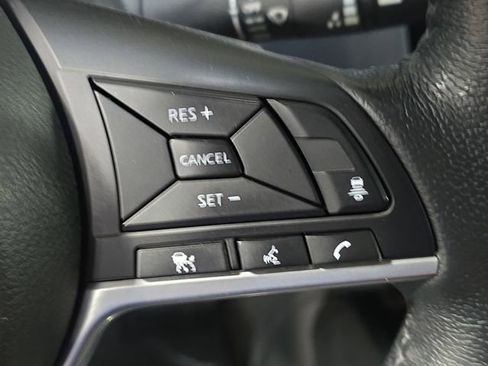 Used 2018 Nissan Rogue SV w/ Premium Package image 18