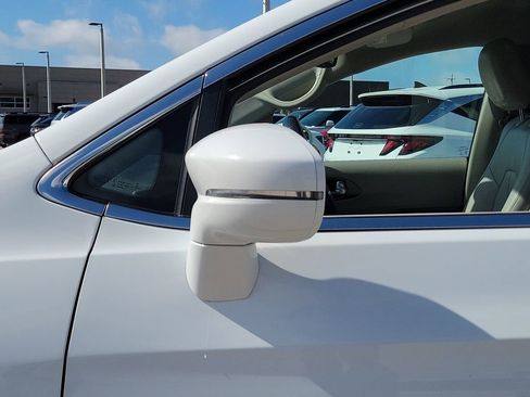 Used 2021 Chrysler Pacifica Touring-L image 14