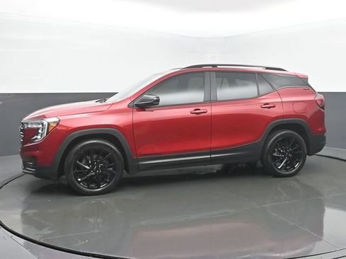 Used 2023 GMC Terrain SLE FWD image 2