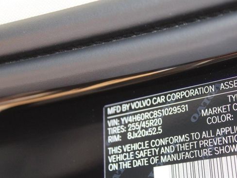 New 2025 Volvo XC60 T8 Plus w/ Protection Package Premier image 17