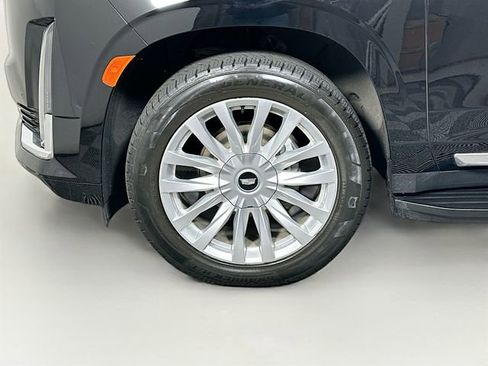 Used 2024 Cadillac Escalade ESV Luxury image 34