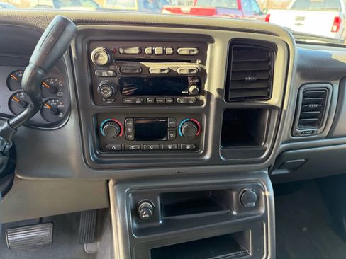 Used 2004 Chevrolet Avalanche Z71 w/ Preferred Equipment Group image 11