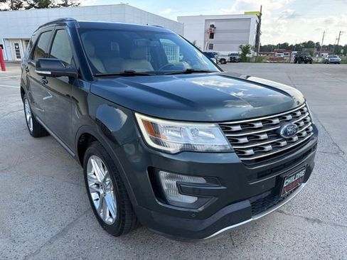 Used 2016 Ford Explorer XLT w/ Equipment Group 202A FWD image 4