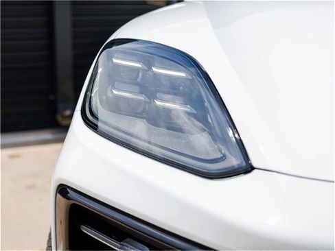 Certified 2025 Porsche Cayenne Coupe AWD/4WD image 13