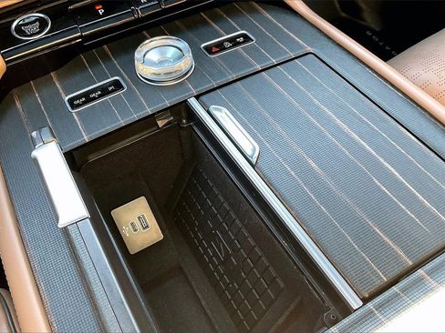 Used 2025 Lincoln Navigator Black Label image 16