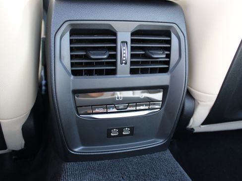 Used 2026 BMW 330i Sedan w/ Convenience Package RWD image 24