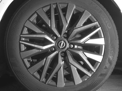 Used 2025 Nissan Altima 2.5 SV FWD image 14