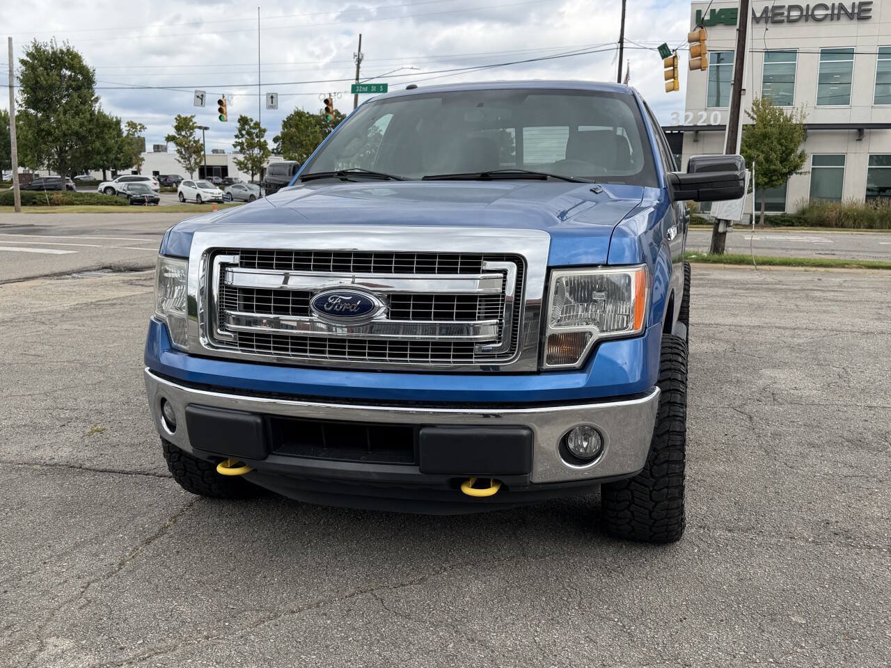 Used 2014 Ford F150 XLT w/ Equipment Group 302A Luxury AWD/4WD image 3