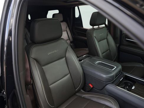 Used 2021 GMC Yukon Denali w/ Denali Premium Package image 34