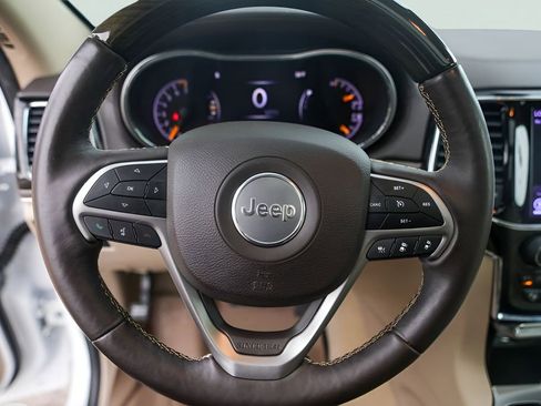 Used 2020 Jeep Grand Cherokee Overland RWD image 14
