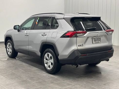 Used 2019 Toyota RAV4 LE w/ Carpet Mat Package FWD image 4