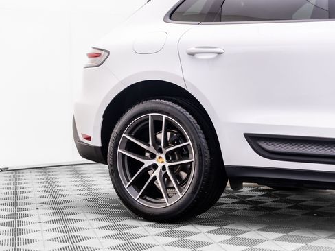 Certified 2026 Porsche Macan AWD/4WD image 35