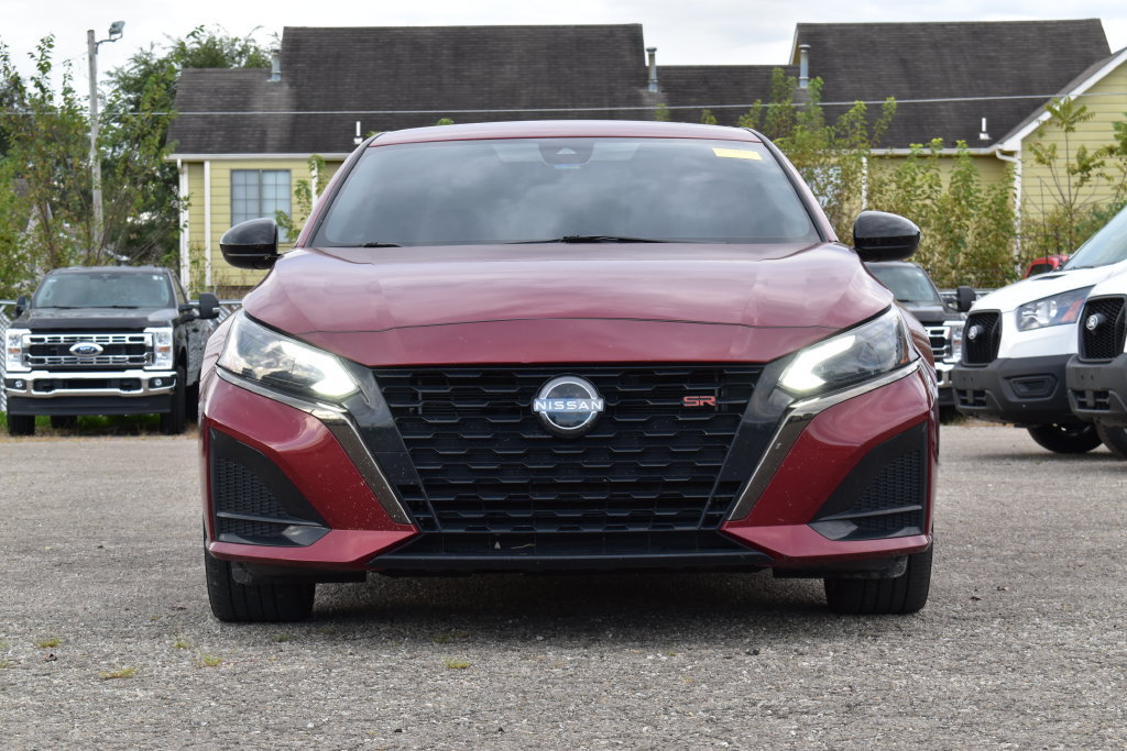 Used 2023 Nissan Altima 2.5 SR FWD image 2