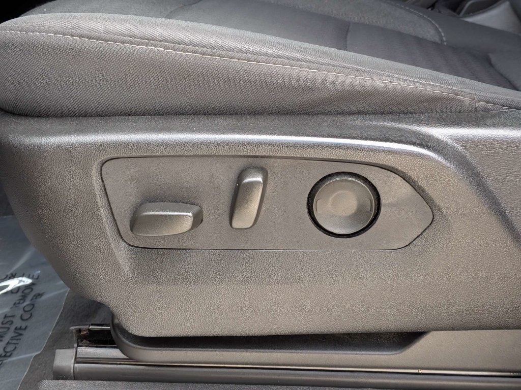 Used 2025 Chevrolet Silverado 1500 LT RWD image 19