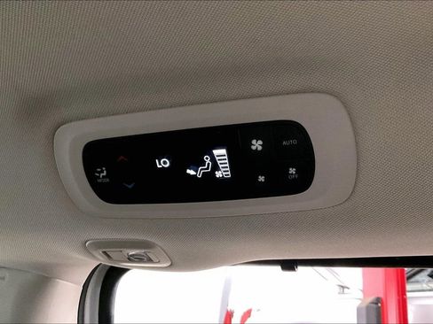 Used 2023 Chrysler Pacifica Limited FWD image 34