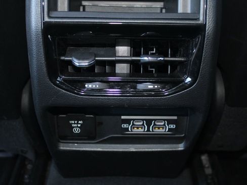 Used 2023 Jeep Grand Cherokee Altitude image 33