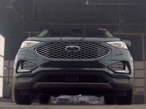 Used 2024 Ford Edge SEL w/ Convenience Package AWD/4WD image 3