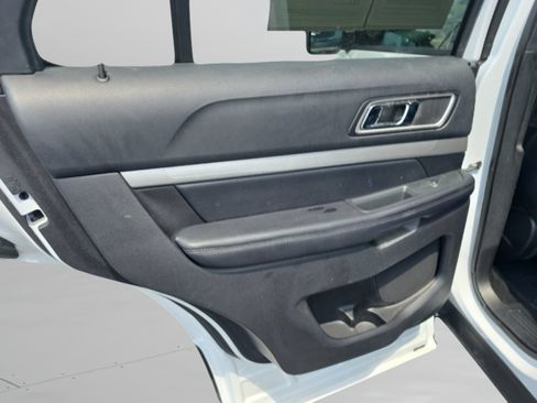 Used 2016 Ford Explorer XLT w/ Equipment Group 202A FWD image 27