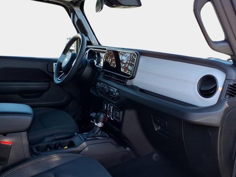 Used 2024 Jeep Wrangler Sport S image 15