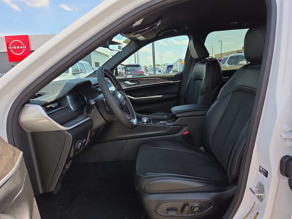 New 2026 Jeep Grand Cherokee Altitude RWD image 6