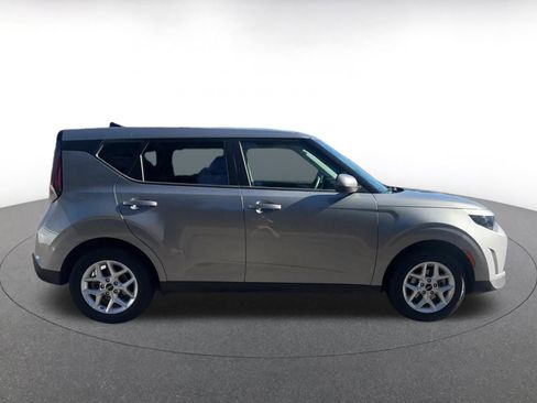 Used 2025 Kia Soul LX w/ LX Technology Package image 16