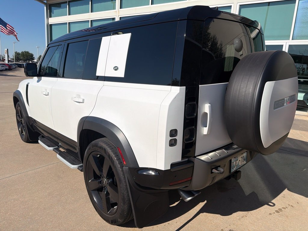 Used 2023 Land Rover Defender 110 V8 AWD/4WD image 3