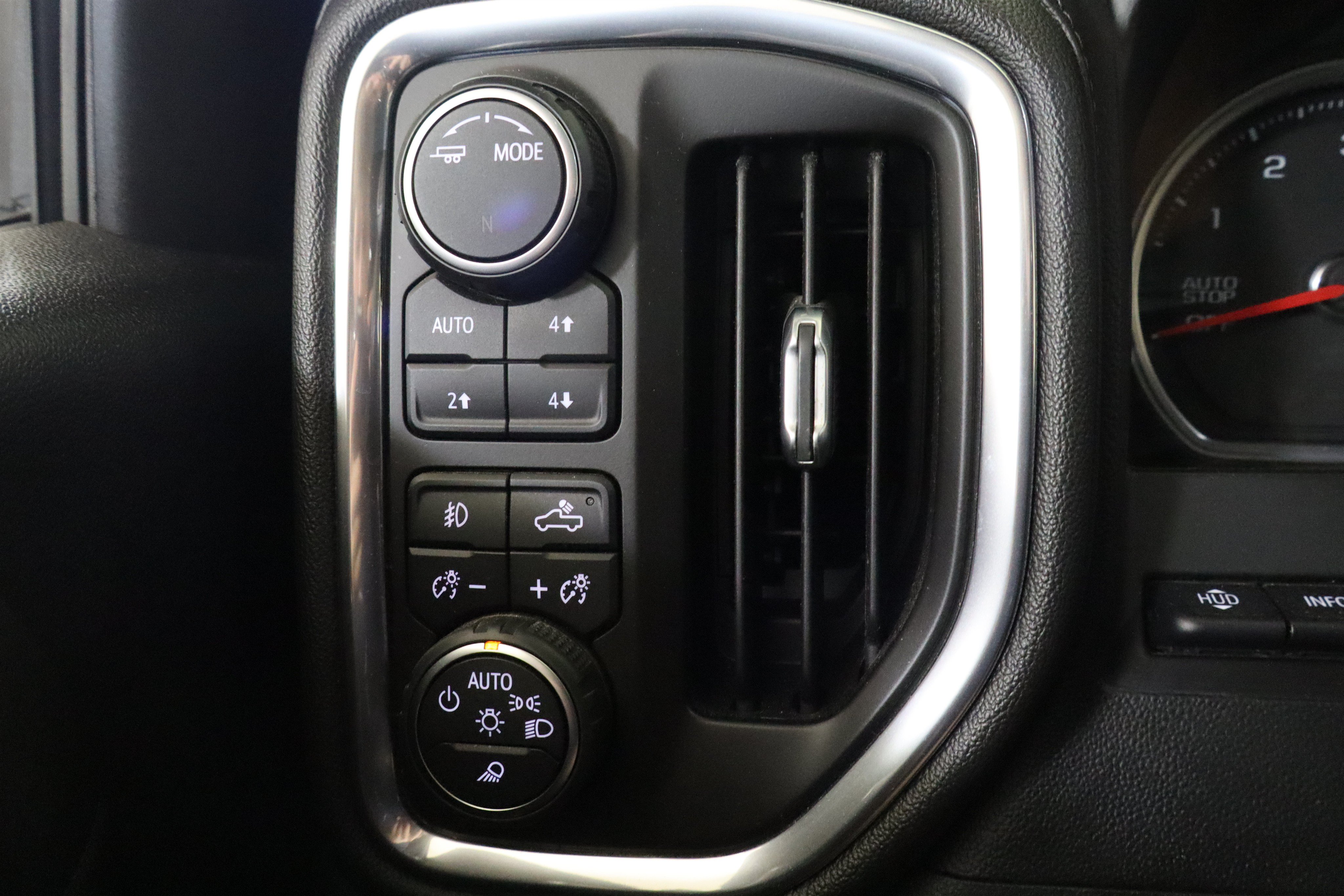 Used 2020 Chevrolet Silverado 1500 High Country w/ Technology Package AWD/4WD image 33