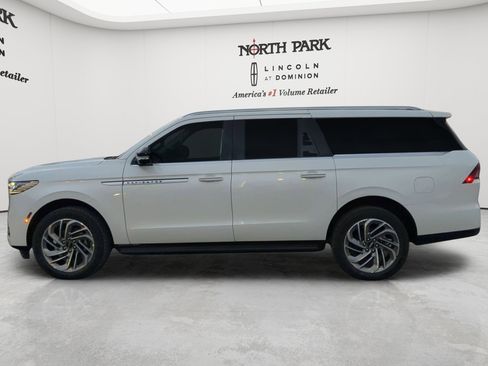 New 2026 Lincoln Navigator L Premier AWD/4WD image 6