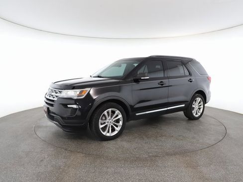 Used 2019 Ford Explorer XLT w/ Equipment Group 202A image 3
