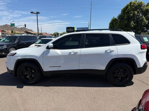 Used 2015 Jeep Cherokee Latitude w/ Cold Weather Group AWD/4WD image 8