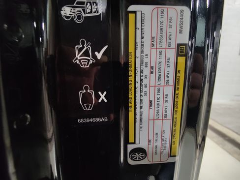 Used 2021 Jeep Wrangler Unlimited Rubicon image 25