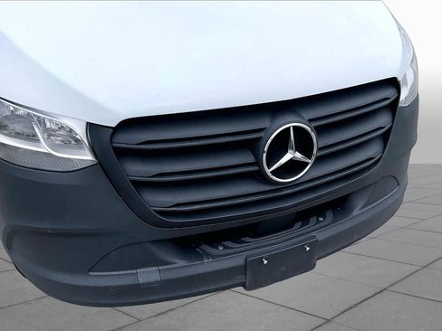 Used 2025 Mercedes-Benz Sprinter 2500 image 32