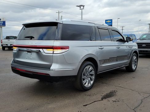 Used 2024 Lincoln Navigator L Reserve image 4