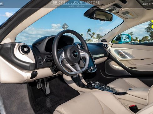 Used 2023 McLaren GT image 21