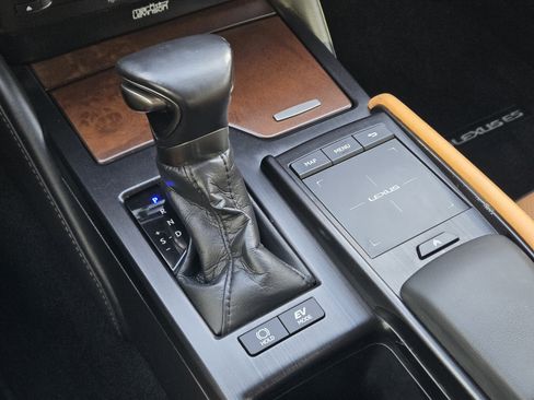 Used 2022 Lexus ES 300h Ultra Luxury image 57