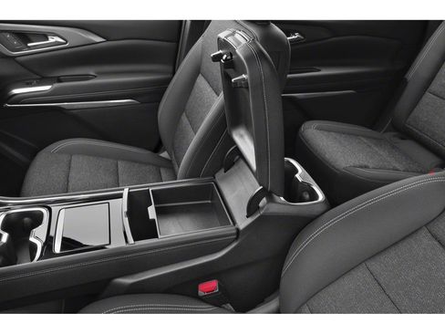 Used 2025 Chevrolet Traverse LT FWD image 32
